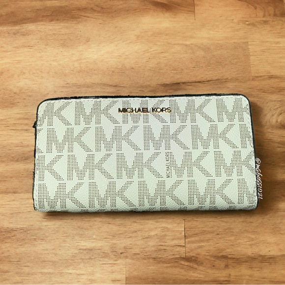 Michael Kors Susannah Large Saffiano Leather Tote + Wallet in Vanilla NWT - Picture 6 of 8